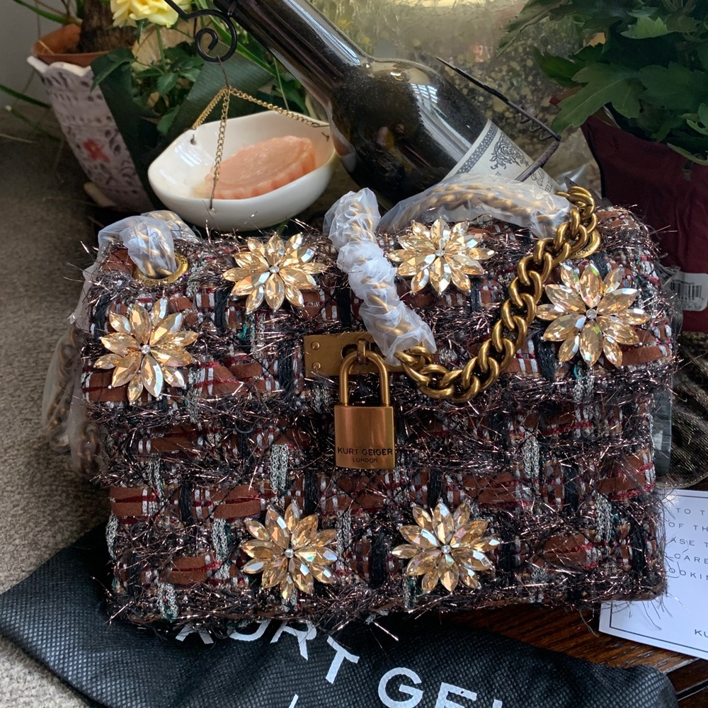 SOLD⛔️Authentic KURT GEIGER LONDON Tweed lock flowers crystal flap fringe Crosb - Picture 1 of 14